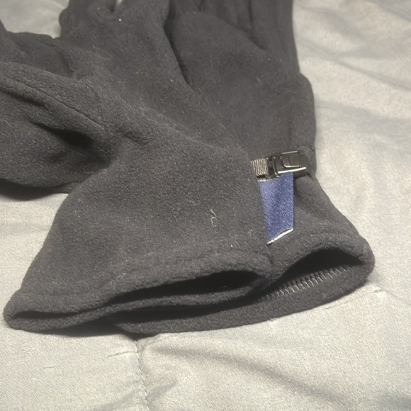 Lands’ End black winter gloves - Picture 2 of 5